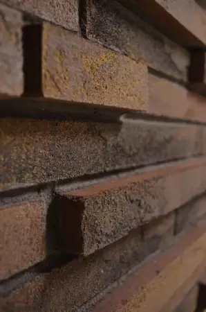 Комбинация половинок кирпича и плитки (3D кладка)