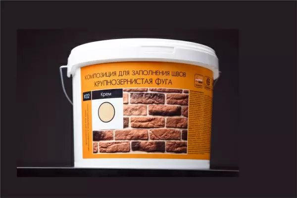 Затирка PETRA в швах между кирпичом и плиткой