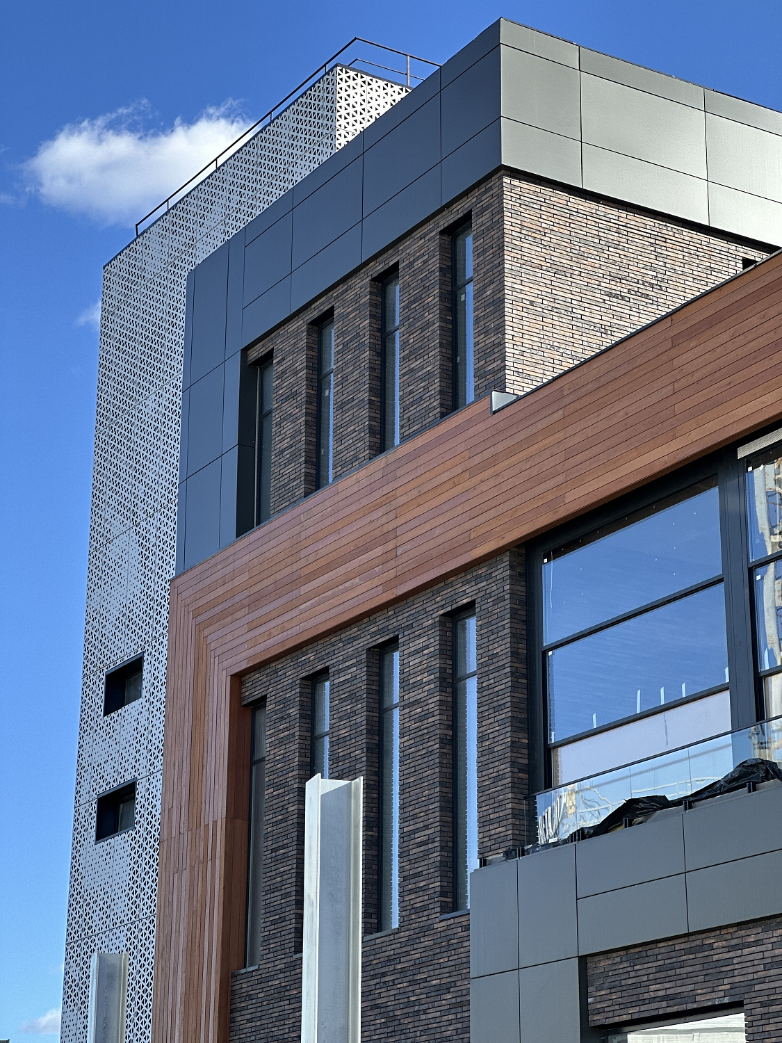 L20.08 "Ресторан в Москве" Фасадная плитка ручной формовки (достроенный)