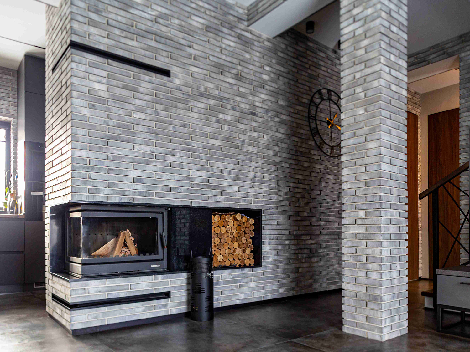 Отделка декоративным камнем внутри помещения