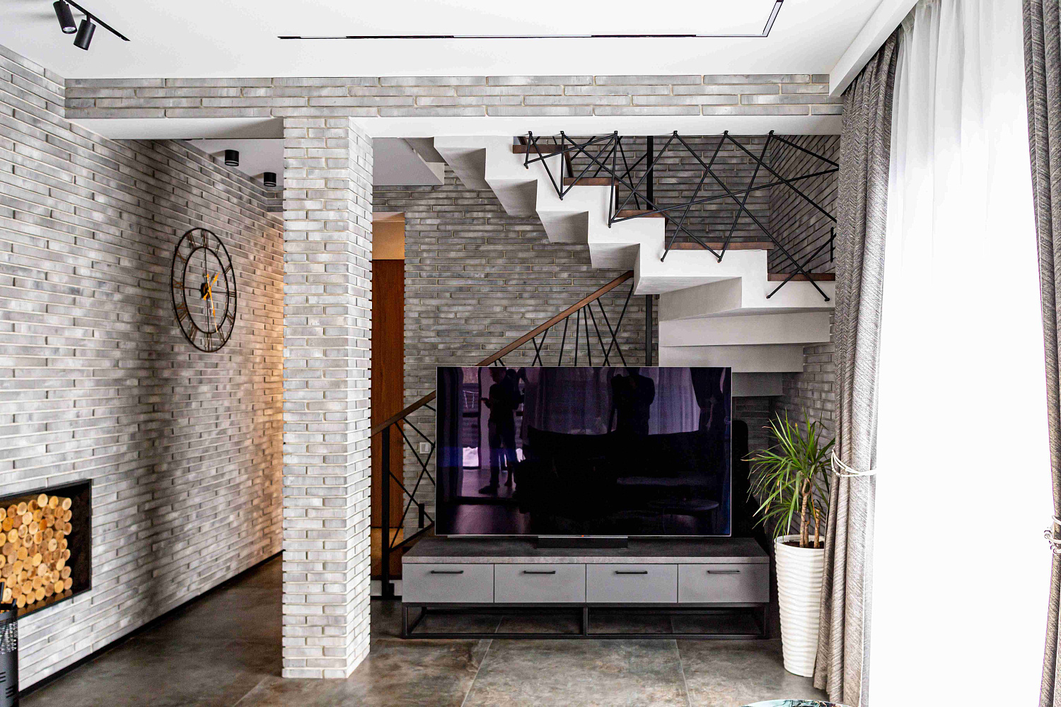 Отделка декоративным камнем внутри помещения