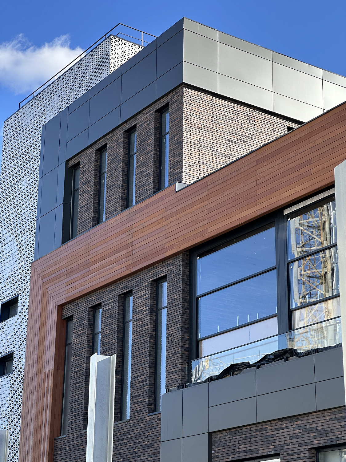 L20.08 "Ресторан в Москве" Фасадная плитка ручной формовки (достроенный)