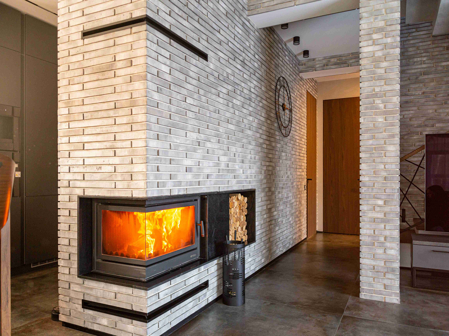 Отделка декоративным камнем внутри помещения