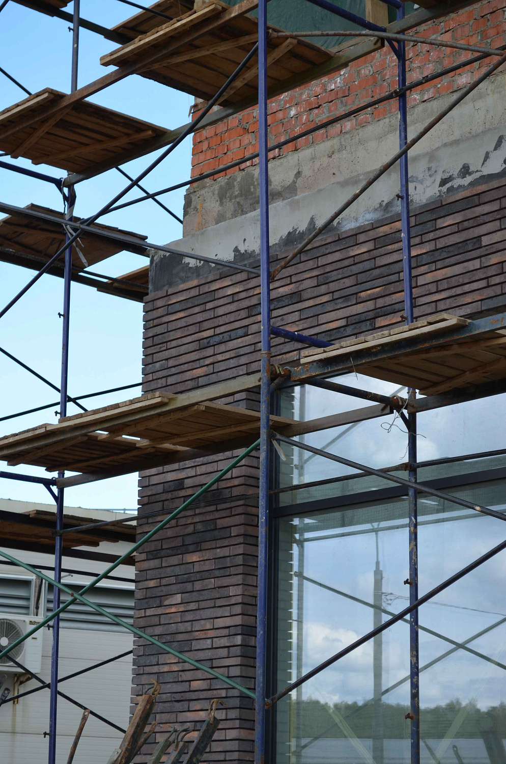 L20.08 "Ресторан в Москве" Фасадная плитка ручной формовки (этап стройки)