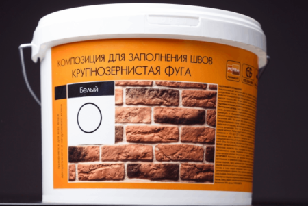 Затирка PETRA в швах между кирпичом и плиткой