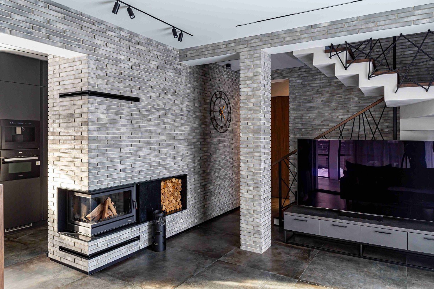 Отделка декоративным камнем внутри помещения